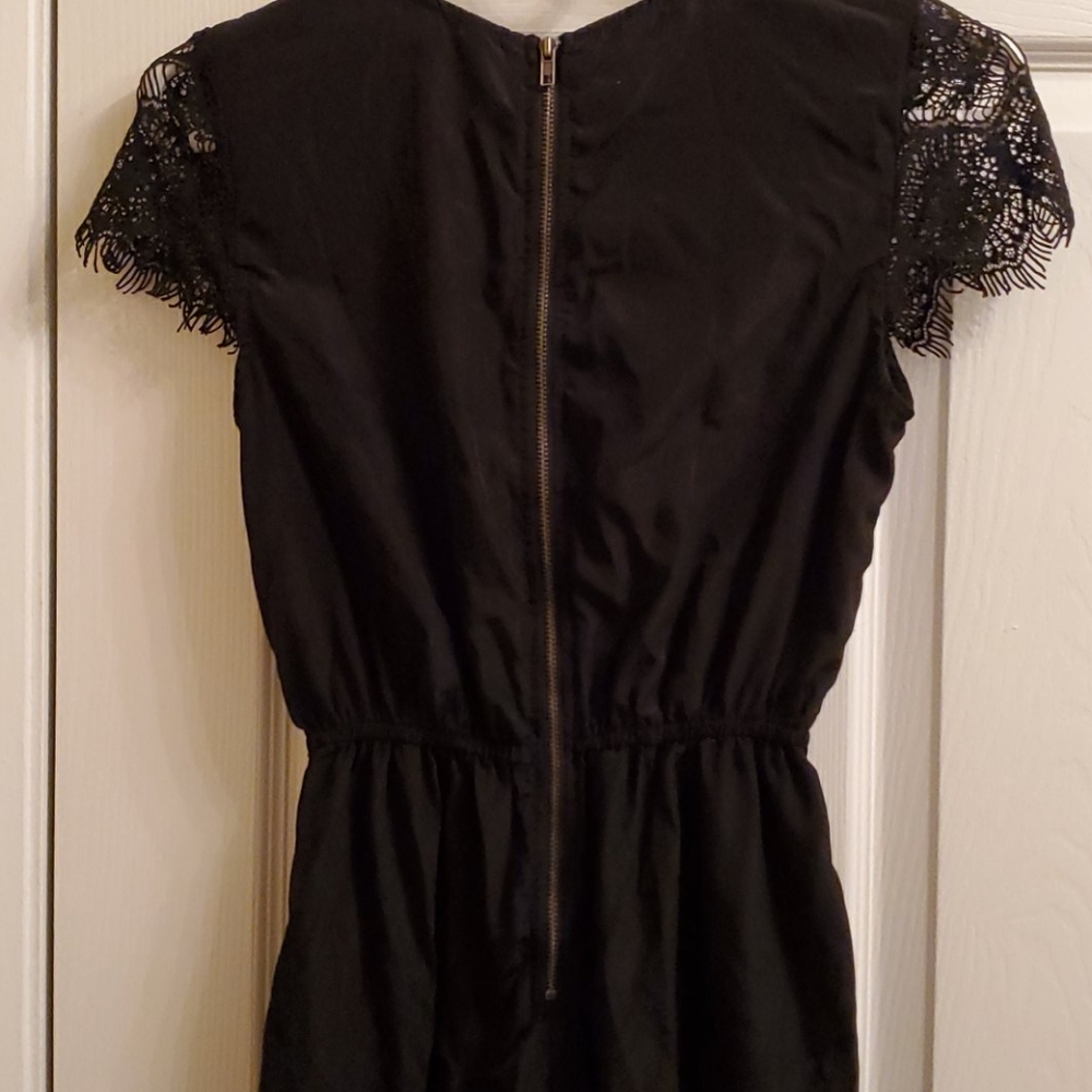 Black short sleeve lace detail jumpsuit - Picture 4 of 5